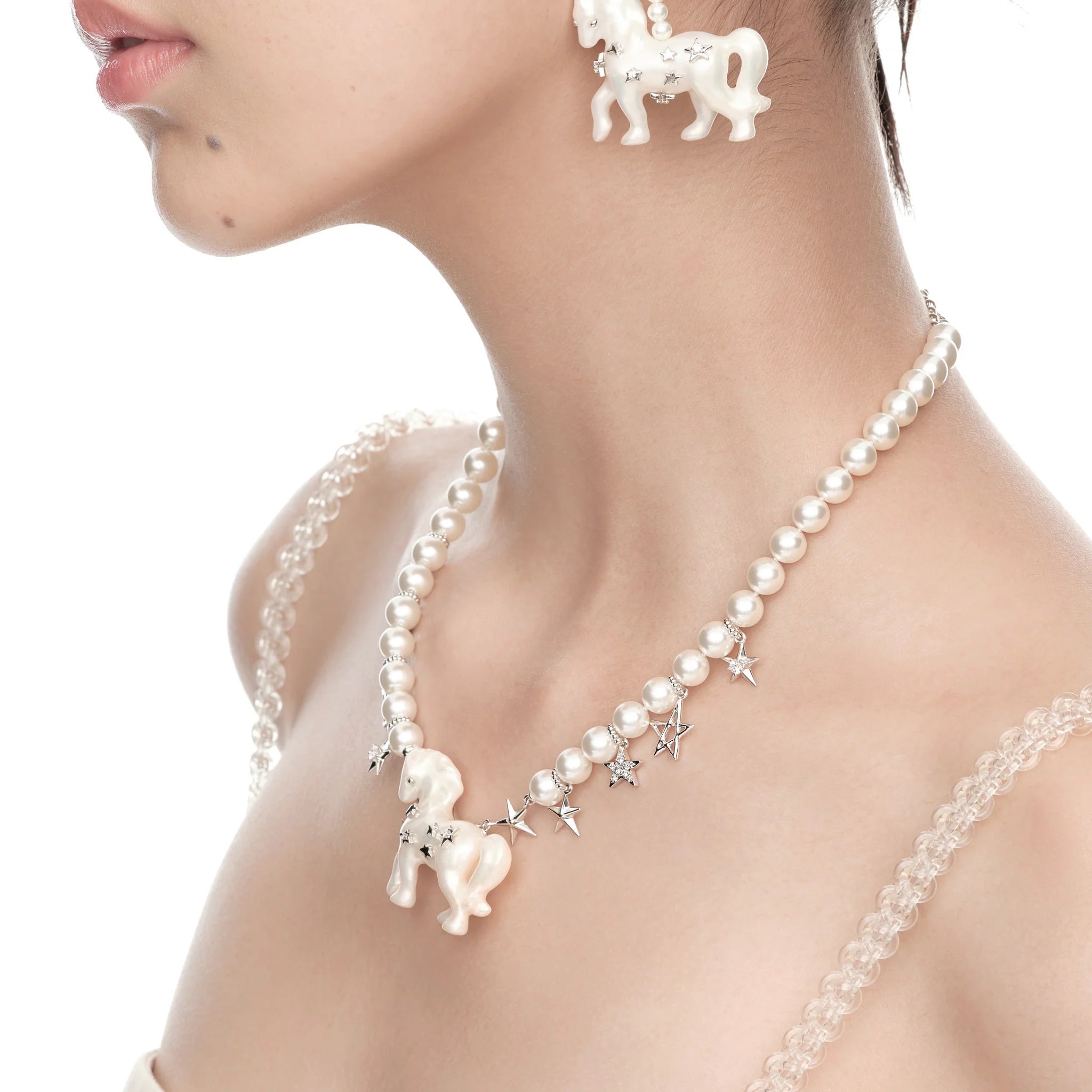 Side view of YVMIN Paradise Pony Star Pearl Necklace