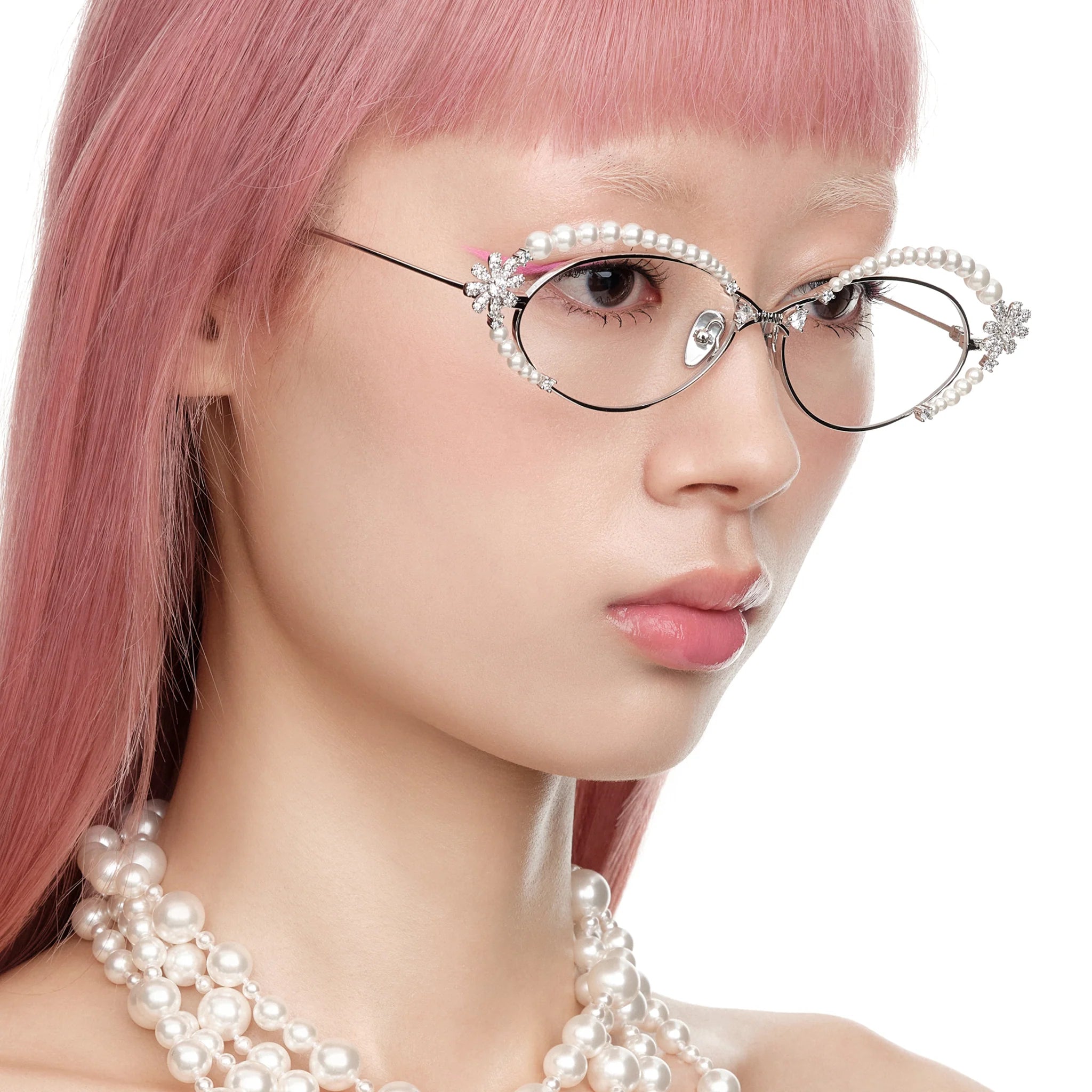 Side view of model wearing YVMIN Paradise Waving Pearl Glasses in Silver