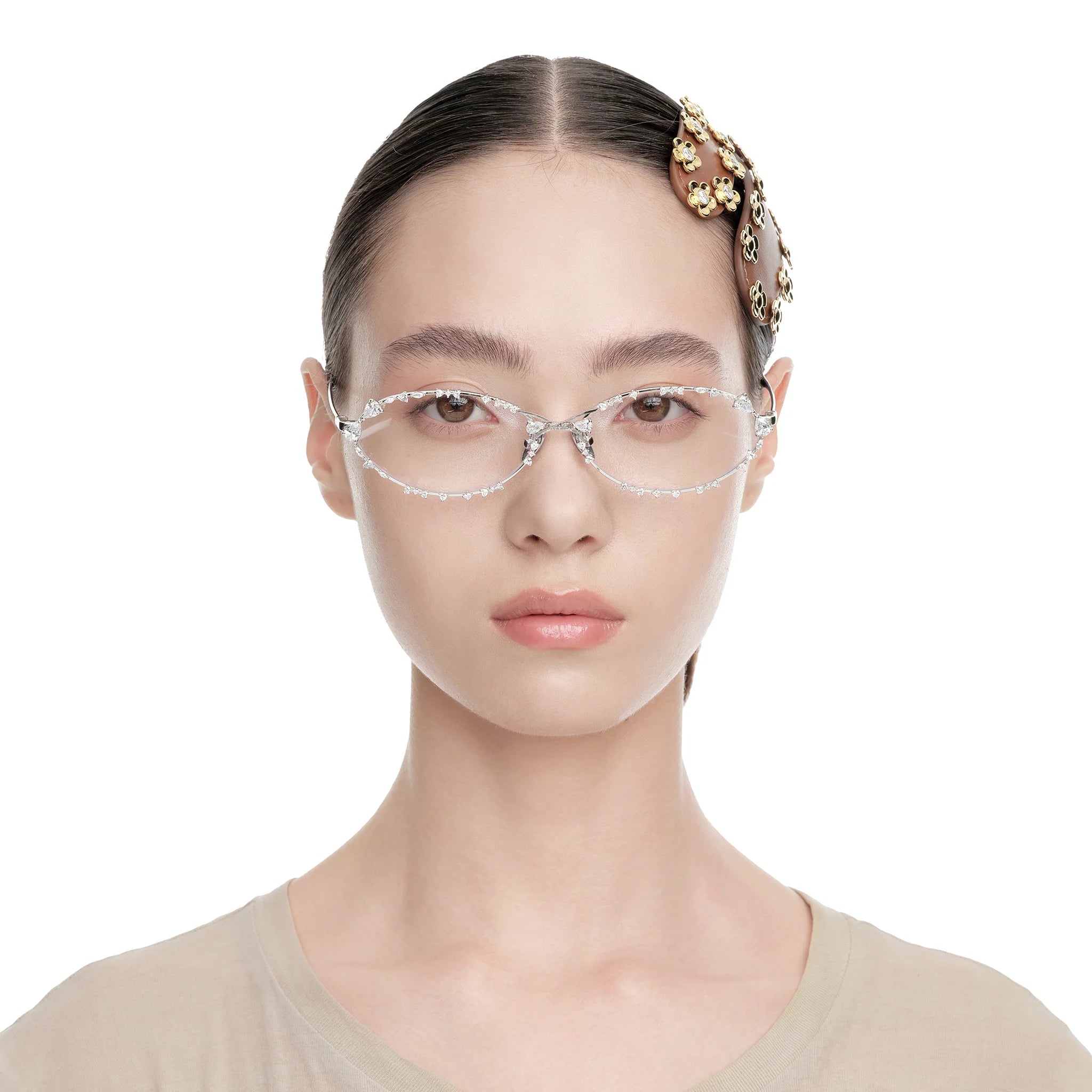 Front view of model wearing YVMIN Ripple Bitter Salty Glaze Glasses