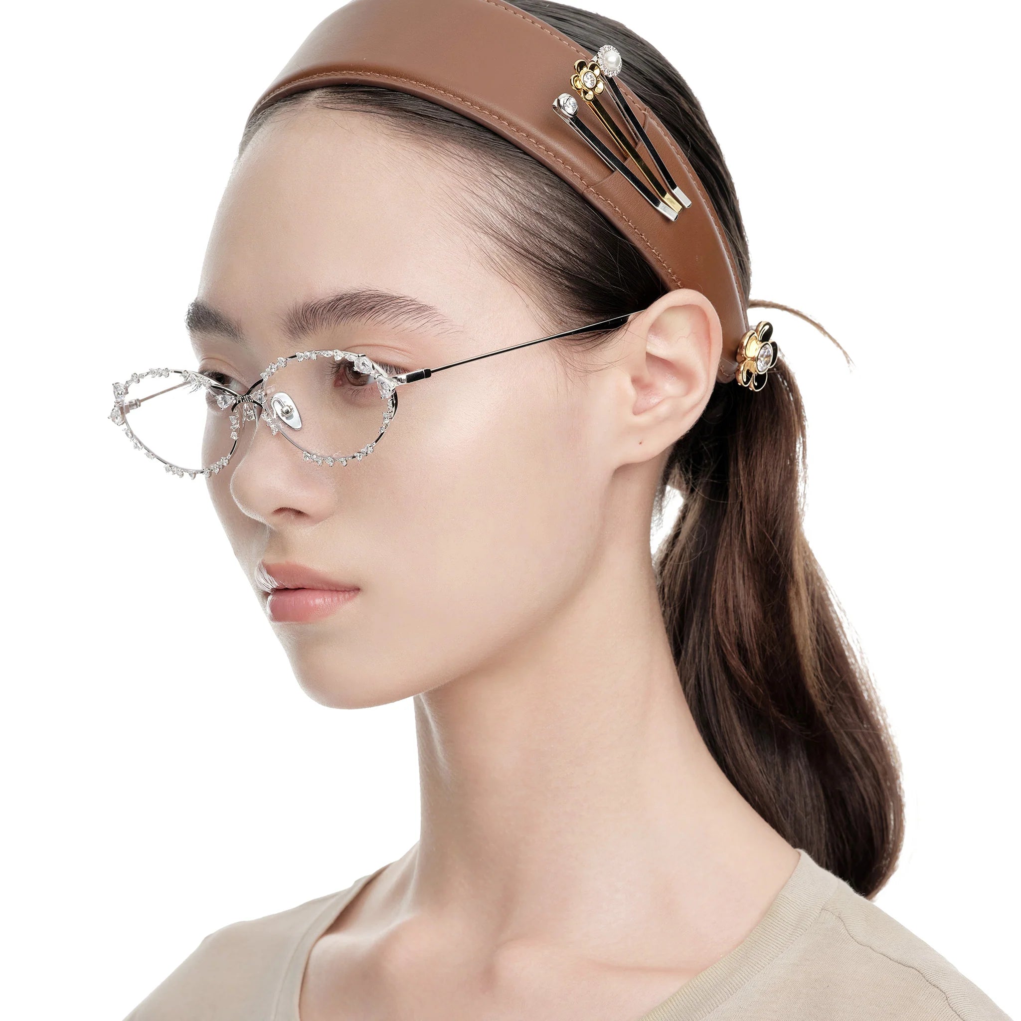 Side profile of YVMIN Ripple Bitter Salty Glaze Glasses