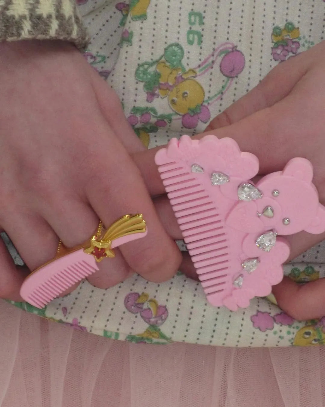 YVMIN X Ashley Williams Meteor Comb Ring Red styled with pink comb accessories