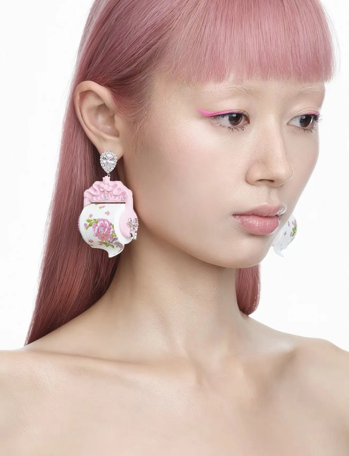 YVMIN x Ashley Williams Paper Roll Earring สีชมพู ดีเทล