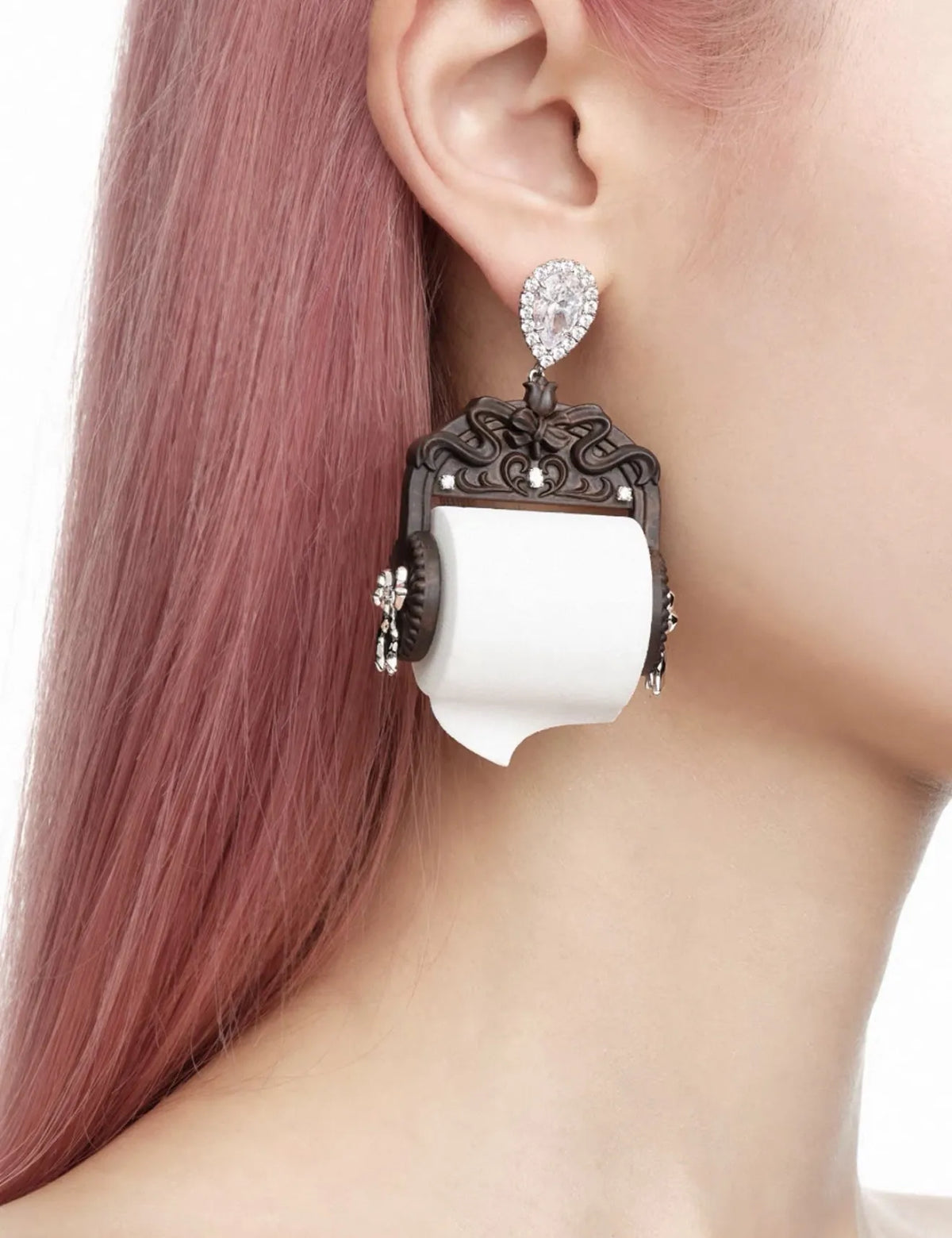 YVMIN x Ashley Williams Paper Roll Earring สีขาว ดีเทล